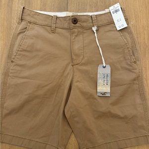 New with tags mens Hollister Classic fit khaki size 28 shorts